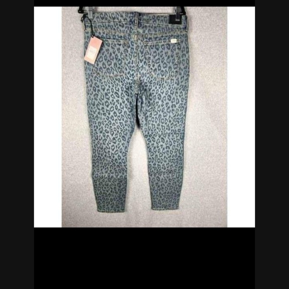 Chic Leopard Print Cropped Jeans - Picture 2 of 4